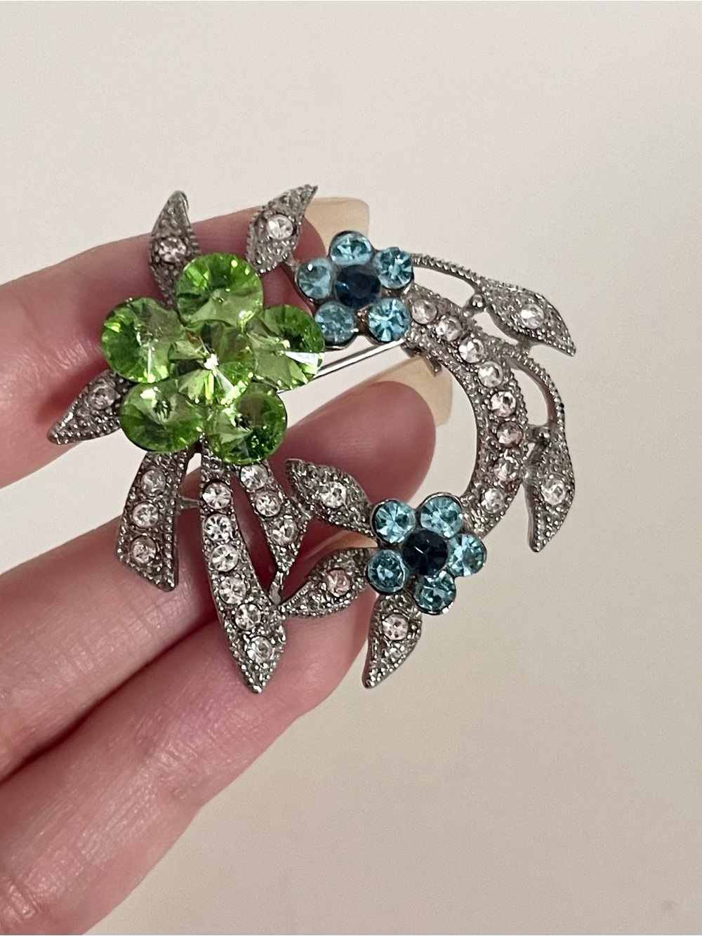 Vintage crystal floral brooch
